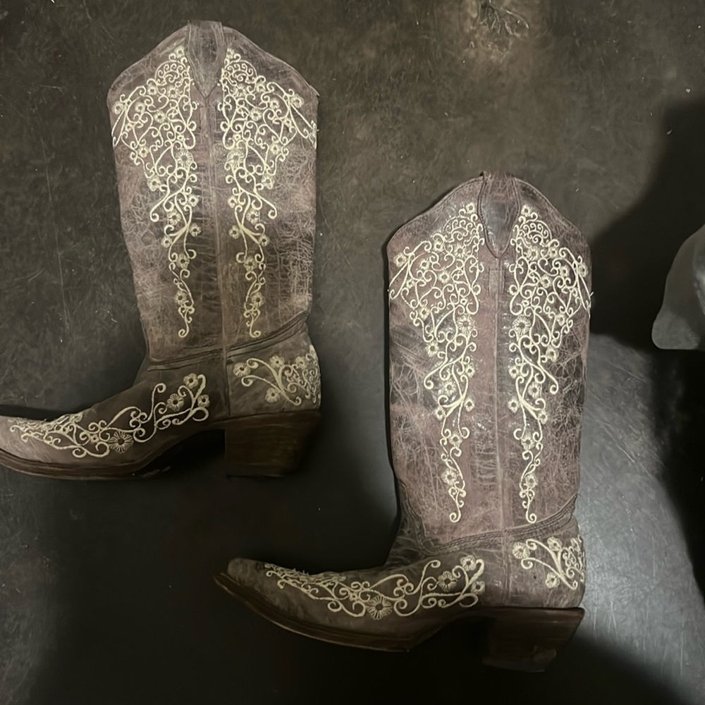 Corral boots